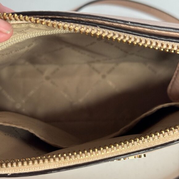 Michael Kors Jet Set Medium Dome Crossbody – Soft Pink Saffiano Leather - Picture 8 of 9